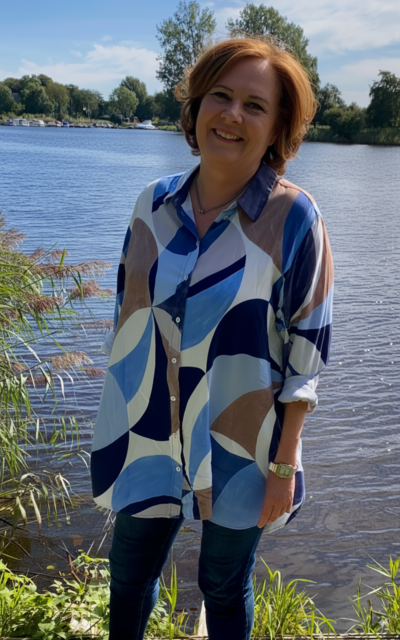 Anke Petratschek – Portrait, lächelnd